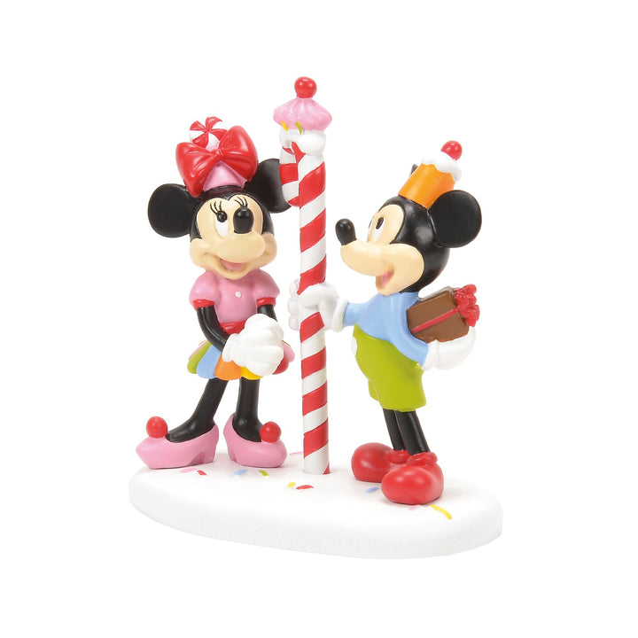 Mickey & Minnie Share A Treat