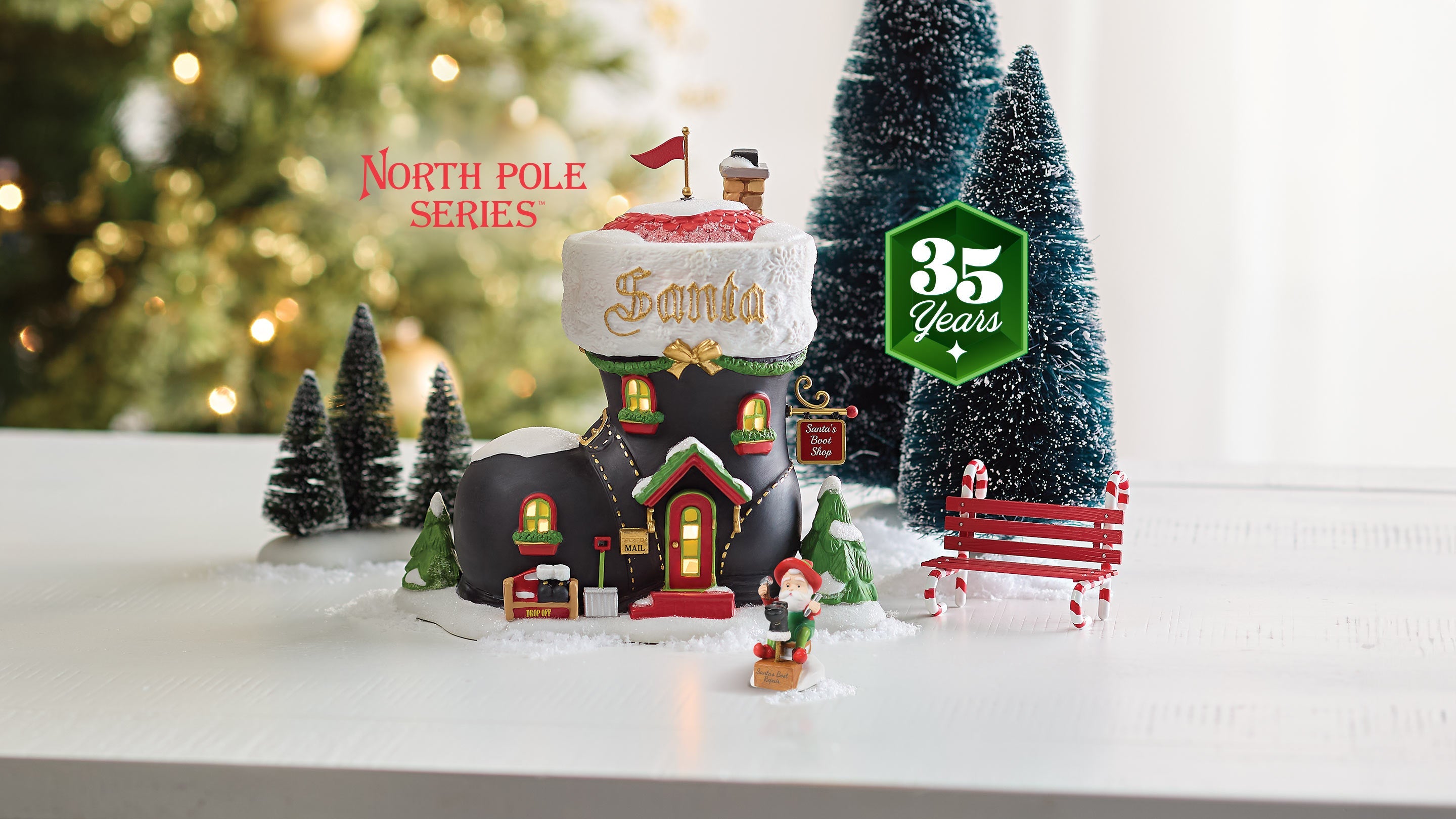 Department 56 Village North Pole Lit house and accessories